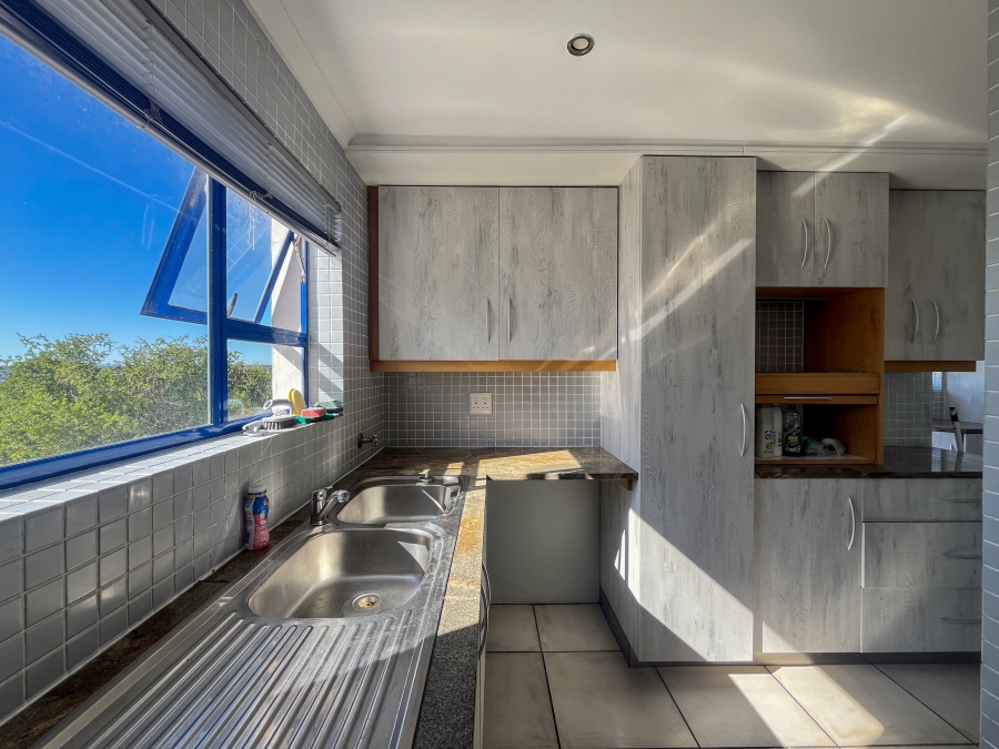 To Let 5 Bedroom Property for Rent in Paradise Beach Western Cape